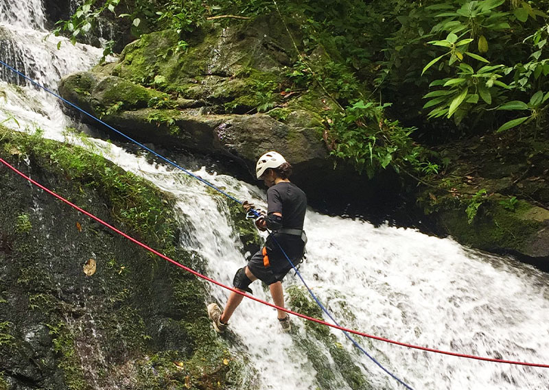 belize-rappelling-tour